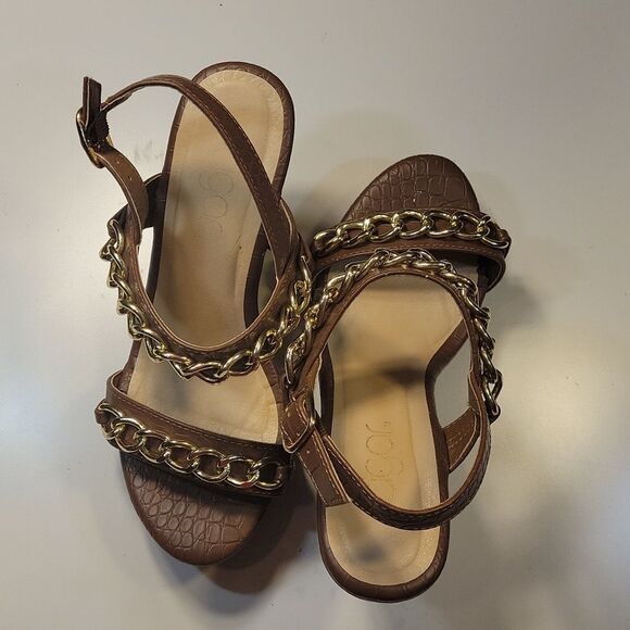 SUGAR PLASFORM WEDGE OPEN TOE ADJUSTABLE ANKLE STRAP/GOLD ACCENT CHAIN SANDAL - Picture 5 of 12